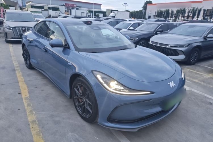 Used IM L6 2024 Max Standard Edition Front Right 45 Deg