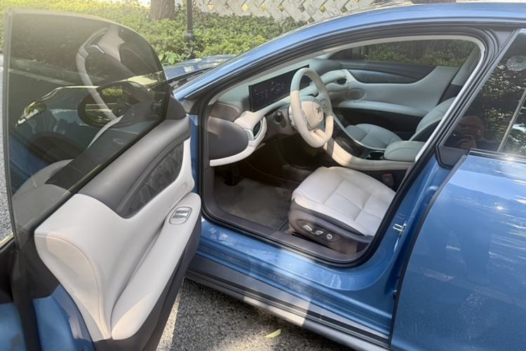 Used IM L6 2024 Max Extended-Range Version Interior 1
