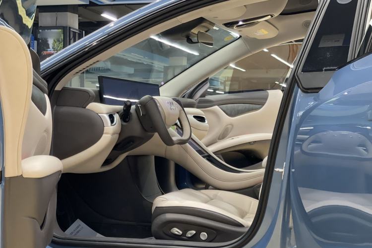 Used IM L6 2024 Max Standard Edition Interior 1