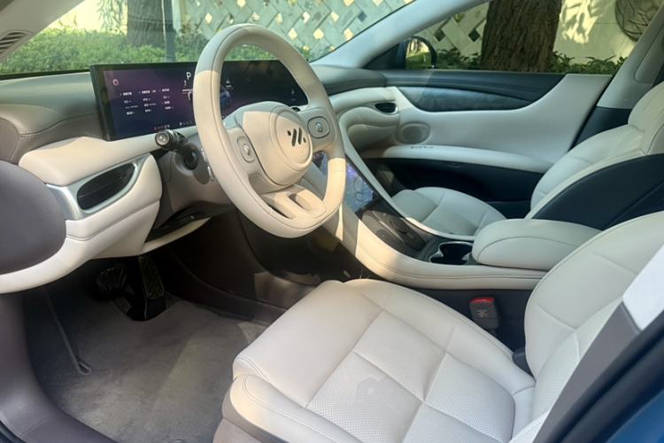 Used IM L6 2024 Max Extended-Range Version Interior 2
