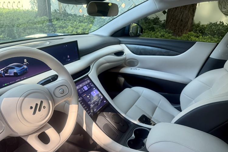 Used IM L6 2024 Max Extended-Range Version Interior 3