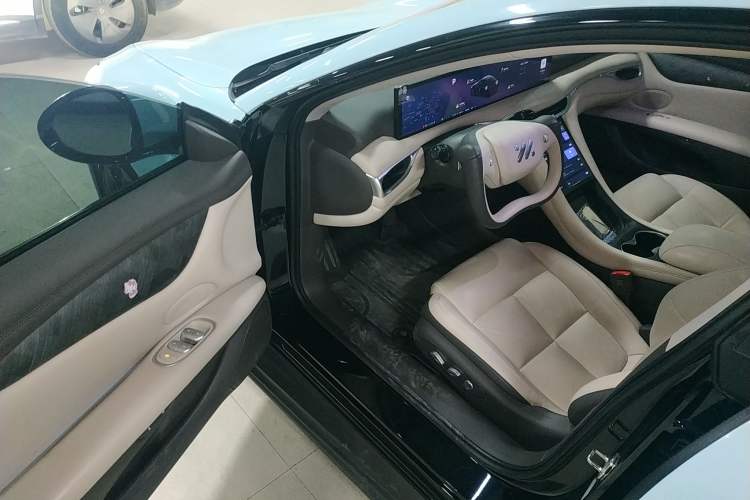Used IM L6 2024 Max Standard Edition Interior 3