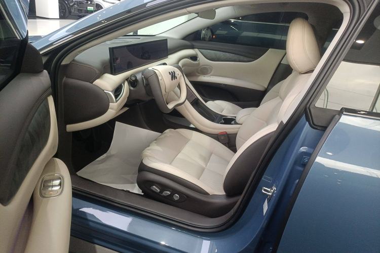 Used IM L6 2024 Max Standard Edition Interior 3