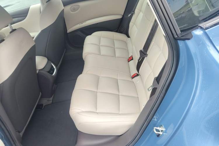 Used IM L6 2024 Max Extended-Range Version Left Rear Seat