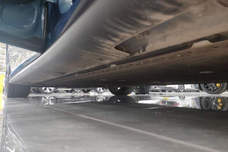 Used IM L6 2024 Max Standard Edition Left Side Sill