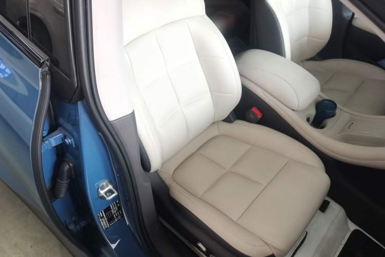 Used IM L6 2024 Max Extended-Range Version Right Front Seat