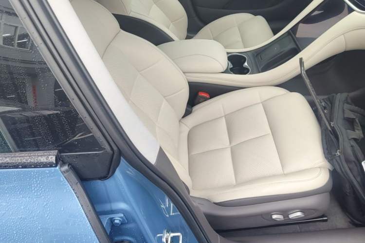 Used IM L6 2024 Max Extended-Range Version Right Front Seat