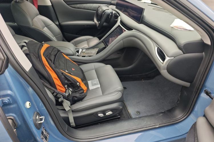 Used IM L6 2024 Max Standard Edition Right Front Seat