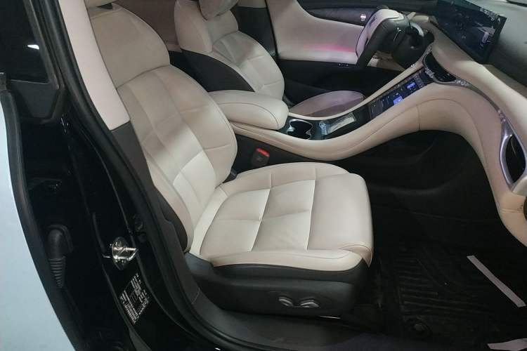 Used IM L6 2024 Max Standard Edition Right Front Seat