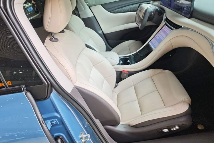 Used IM L6 2024 Max Standard Edition Right Front Seat