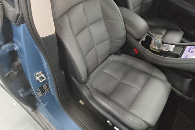 Used IM L6 2024 Max Standard Edition Right Front Seat