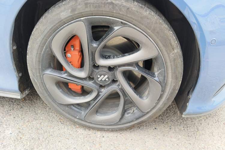 Used IM L6 2024 Max Standard Edition Right Front Wheel Hub