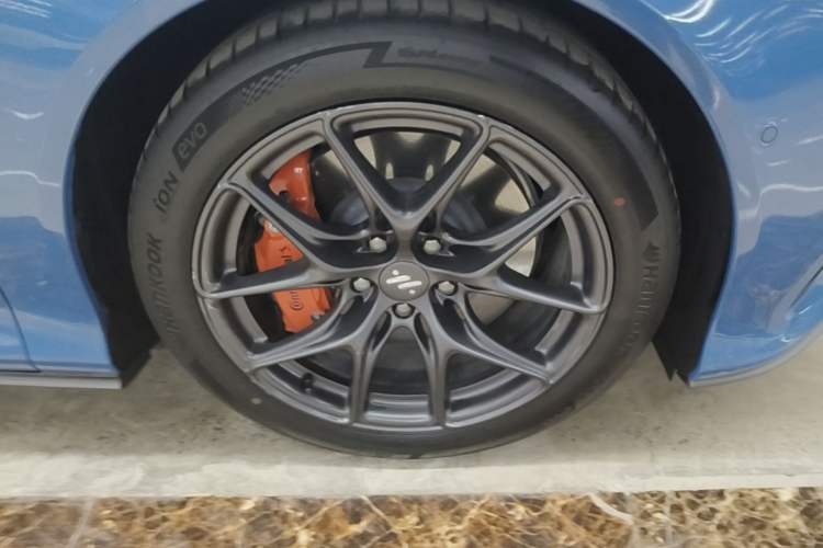 Used IM L6 2024 Max Standard Edition Right Front Wheel Hub
