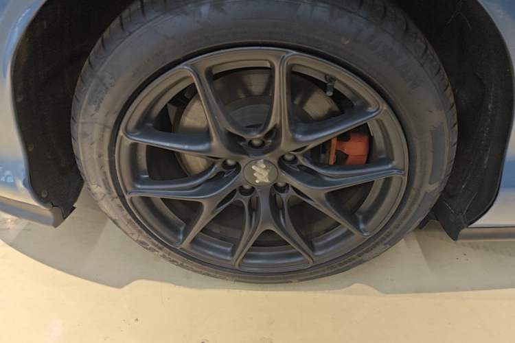 Used IM L6 2024 Max Standard Edition Right Rear Wheel Hub
