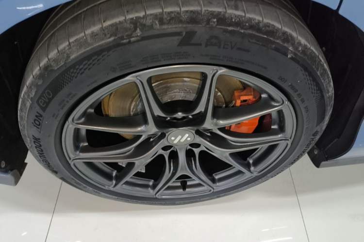 Used IM L6 2024 Max Standard Edition Right Rear Wheel Hub