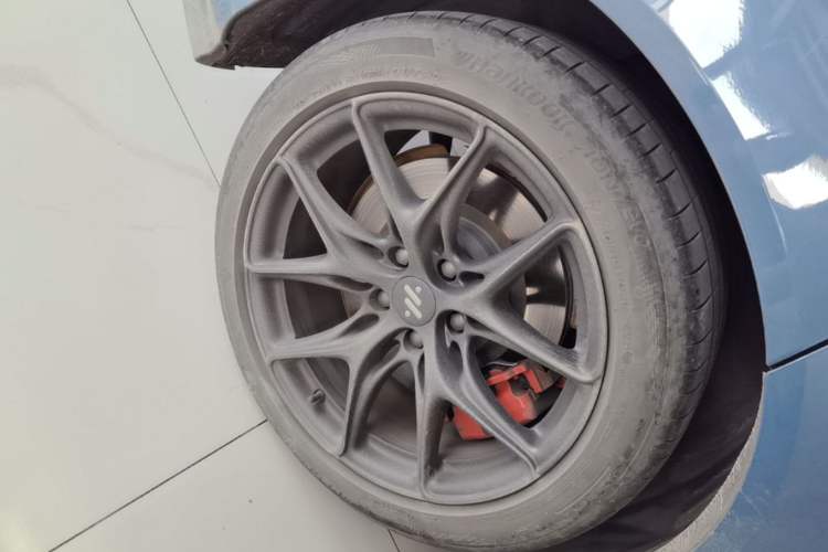 Used IM L6 2024 Max Standard Edition Right Rear Wheel Hub