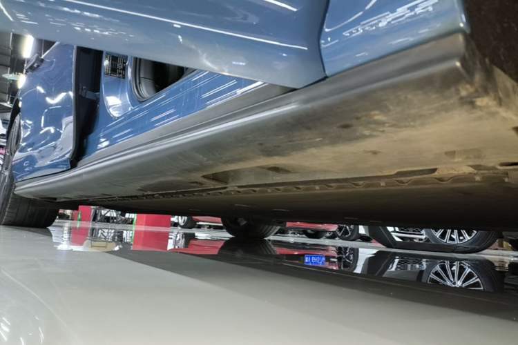 Used IM L6 2024 Max Standard Edition Right Side Sill