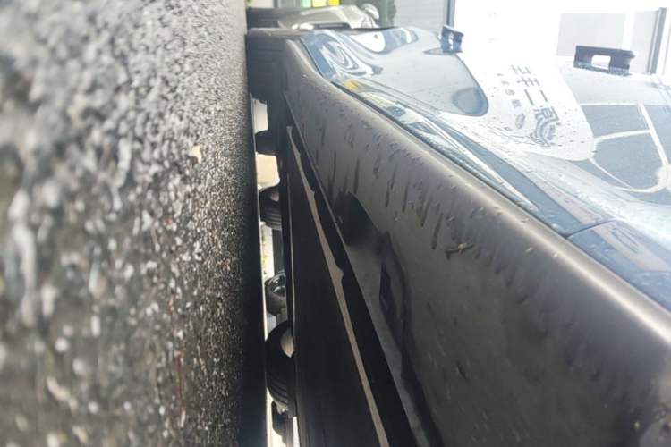Used IM L6 2024 Max Extended-Range Version Right Side Sill