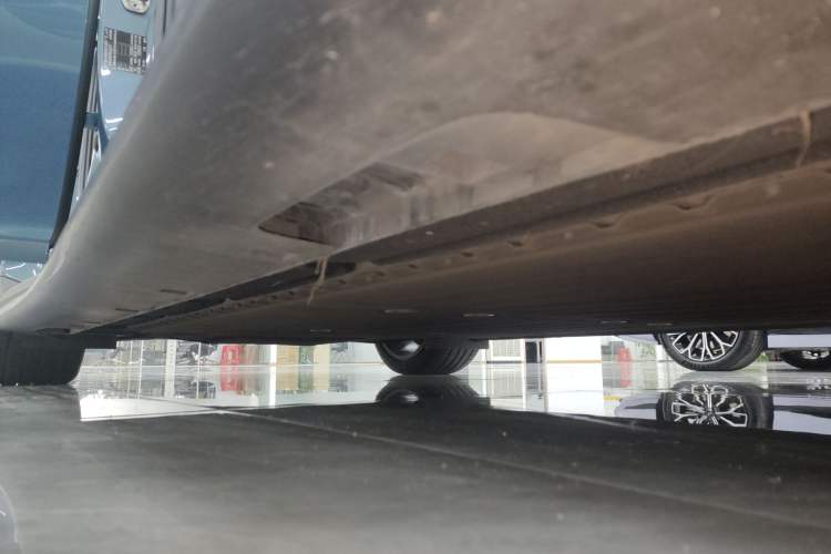 Used IM L6 2024 Max Standard Edition Right Side Sill