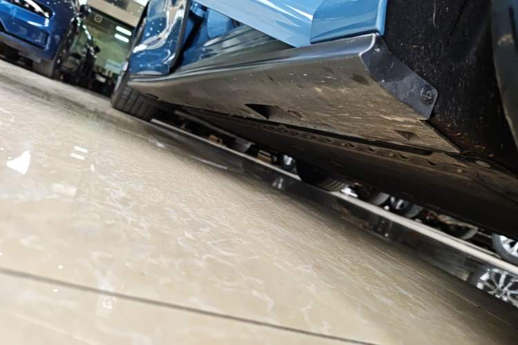 Used IM L6 2024 Max Standard Edition Right Side Sill