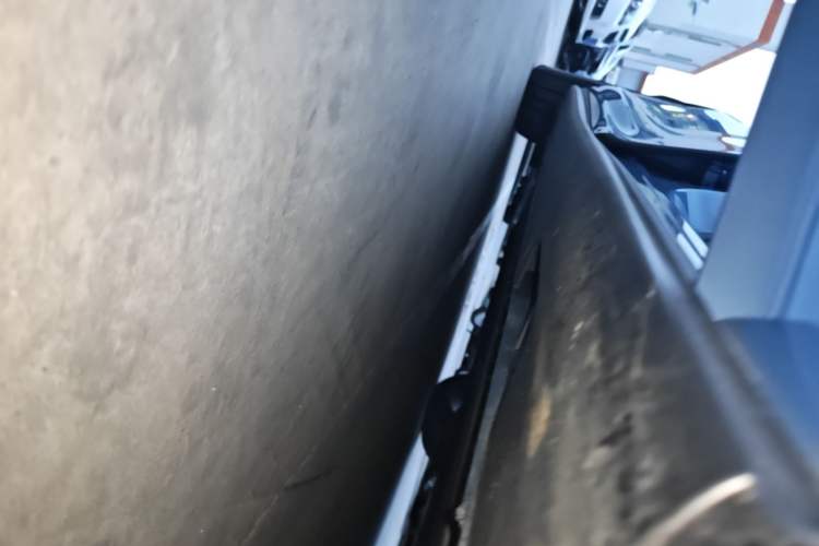 Used IM L6 2024 Max Standard Edition Right Side Sill