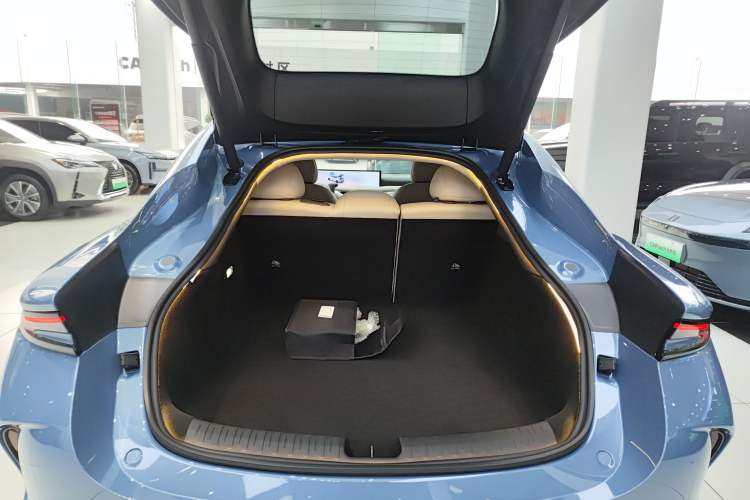 Used IM L6 2024 Max Standard Edition Trunk