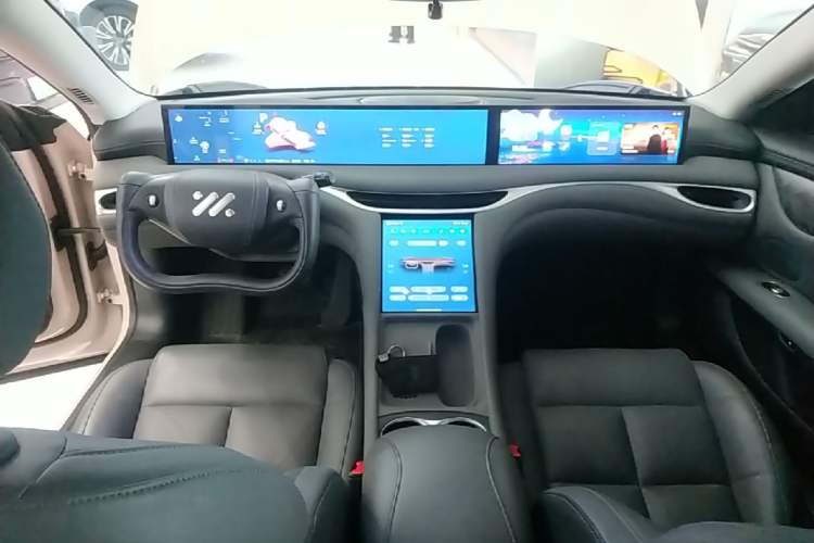 Used IM L6 2024 Max Standard Edition Center Console