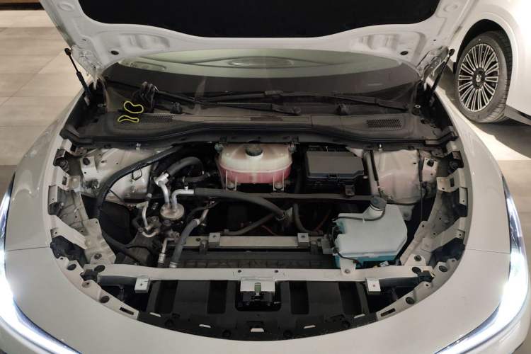 Used IM L6 2024 Max Long-Range Version Engine Bay