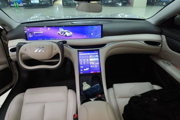Used IM L6 2024 Max Long-Range Version Center Console