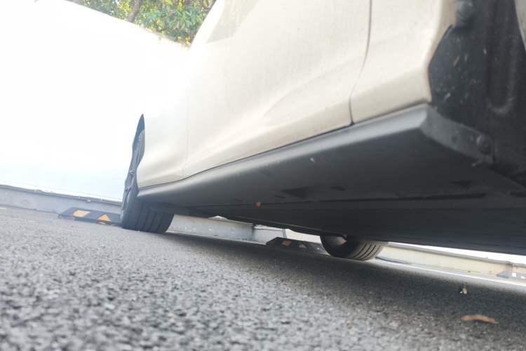 Used IM L6 2024 Max Enhanced Performance Edition Chassis Front Right