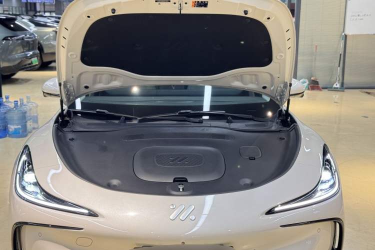Used IM L6 2024 Max Long-Range Version Engine Bay