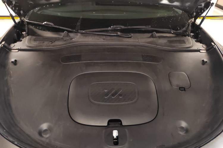 Used IM L6 2024 Max Long-Range Version Engine Bay