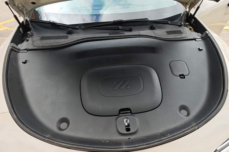 Used IM L6 2024 Max Standard Edition Engine Bay