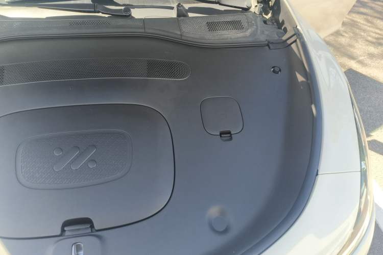 Used IM L6 2024 Max Enhanced Performance Edition Engine Bay Left