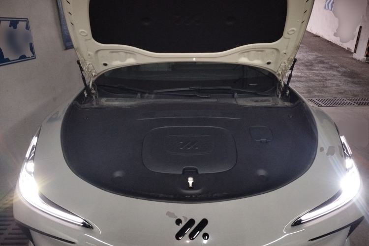 Used IM L6 2024 Max Long-Range Version Engine Bay