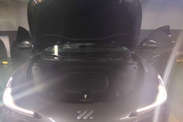 Used IM L6 2024 Max Standard Edition Engine Bay