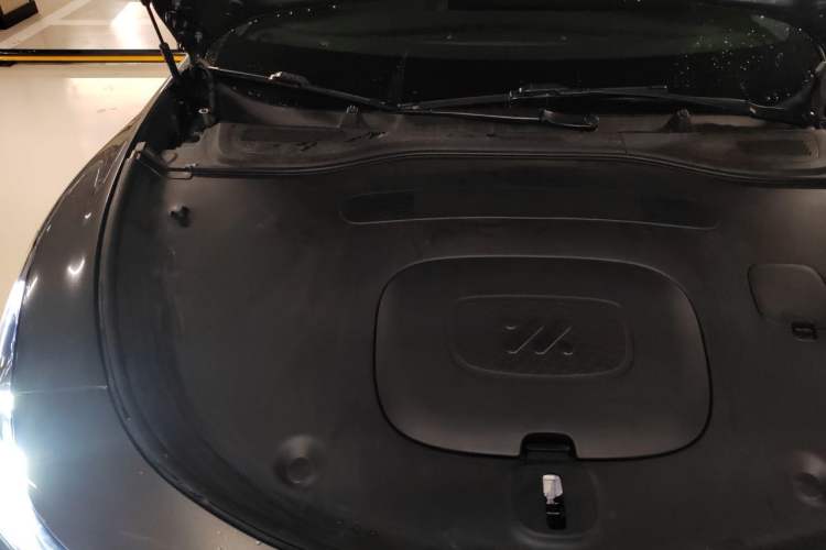 Used IM L6 2024 Max Long-Range Version Engine Bay Right