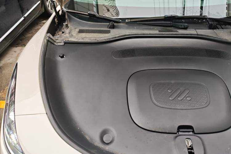 Used IM L6 2024 Max Standard Edition Engine Bay Right