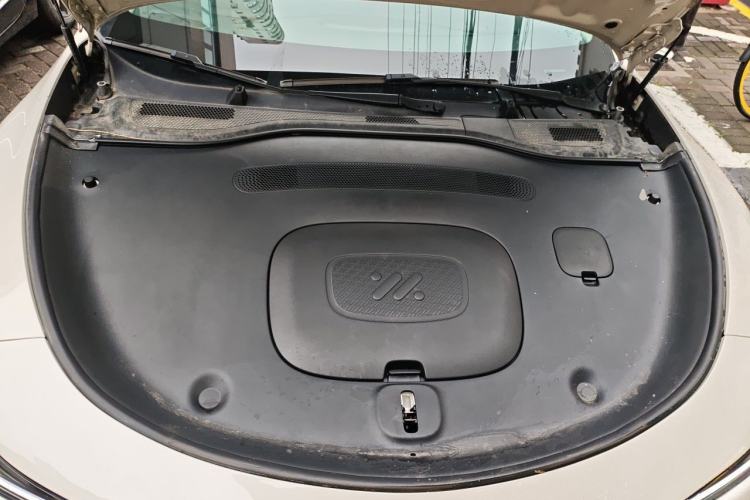 Used IM L6 2024 Max Standard Edition Engine Bay
