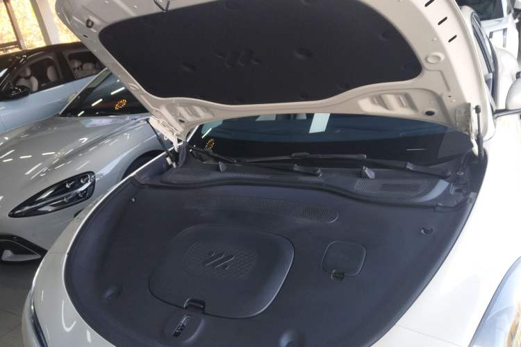 Used IM L6 2024 Max Standard Edition Engine Bay