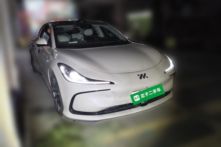 Used IM L6 2024 Max Standard Edition Front Right 45 Deg