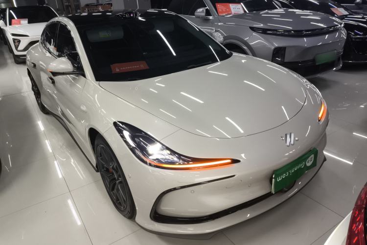 Used IM L6 2024 Max Standard Edition Front Right 45 Deg