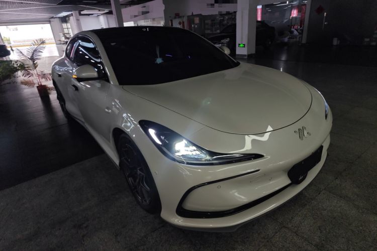 Used IM L6 2024 Max Standard Edition Front Right 45 Deg