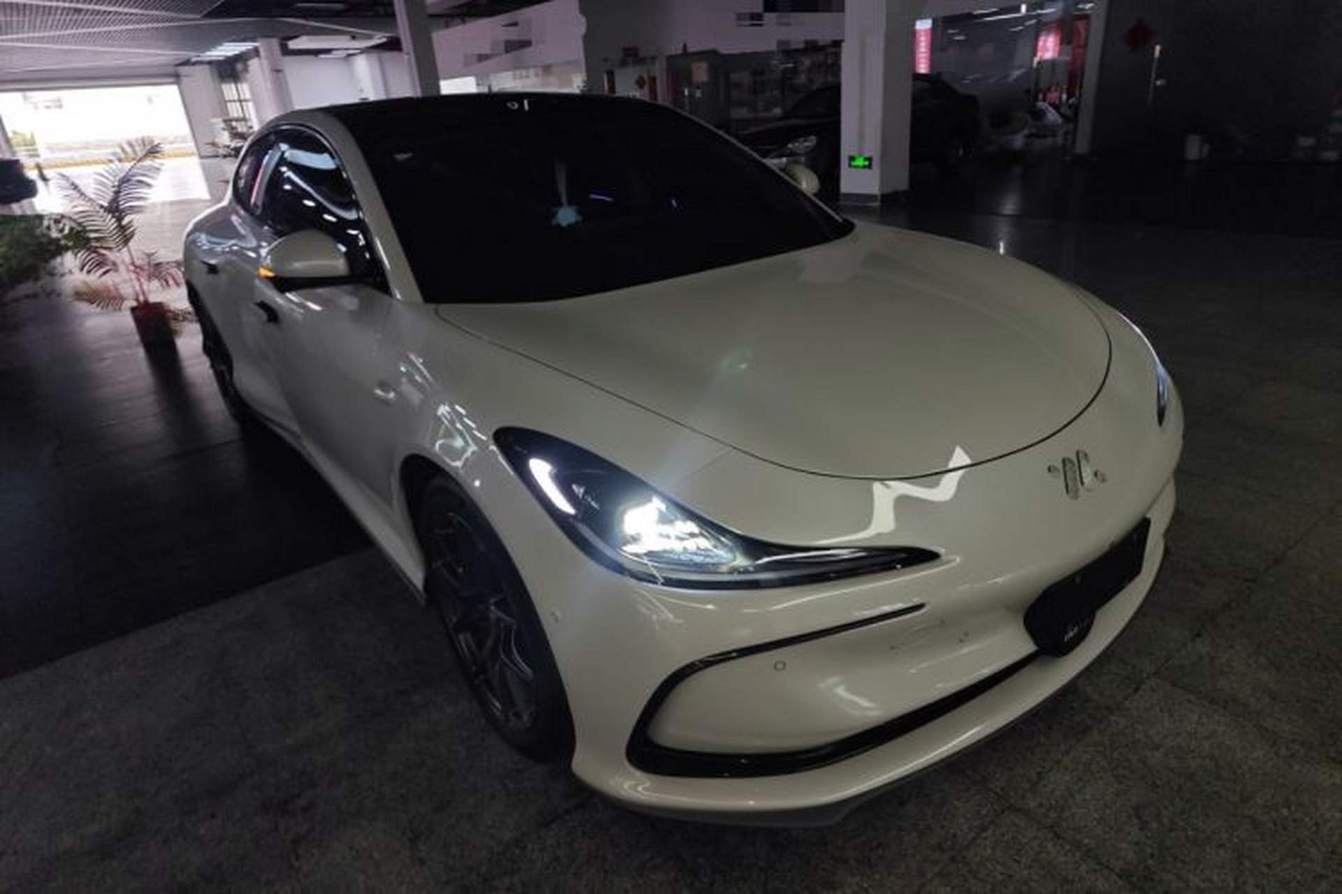 Used IM L6 2024 Max Standard Edition Front Right 45 Deg