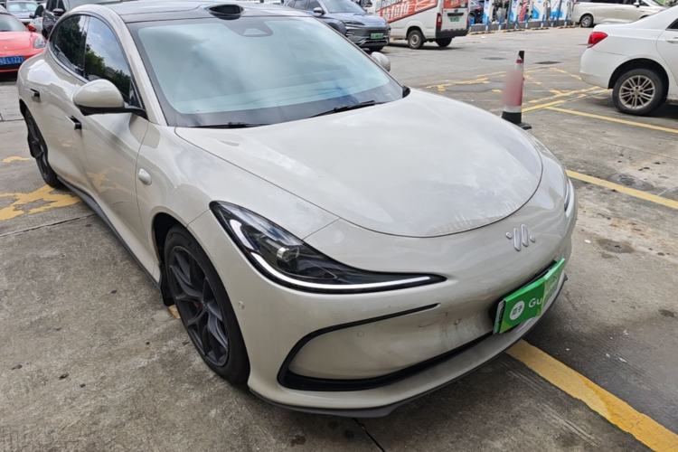 Used IM L6 2024 Max Standard Edition Front Right 45 Deg