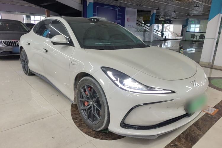 Used IM L6 2024 Max Standard Edition Front Right 45 Deg
