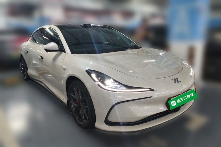 Used IM L6 2024 Max Standard Edition Front Right 45 Deg