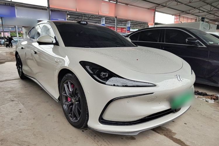 Used IM L6 2024 Max Standard Edition Front Right 45 Deg