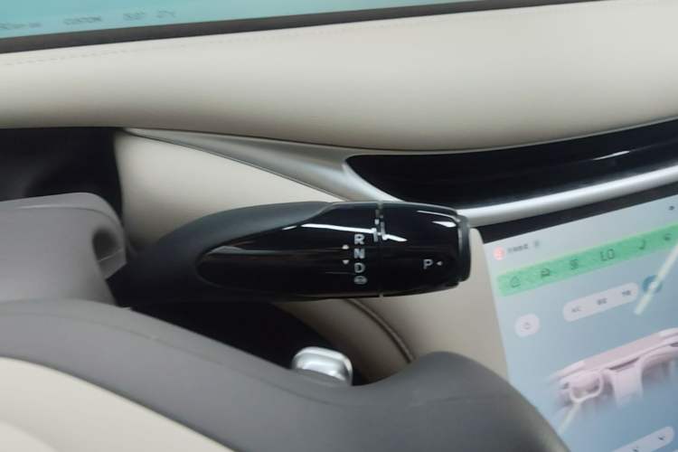 Used IM L6 2024 Max Standard Edition Gear Lever