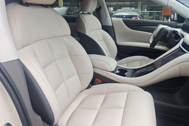 Used IM L6 2024 Max Extended-Range Version Interior 1